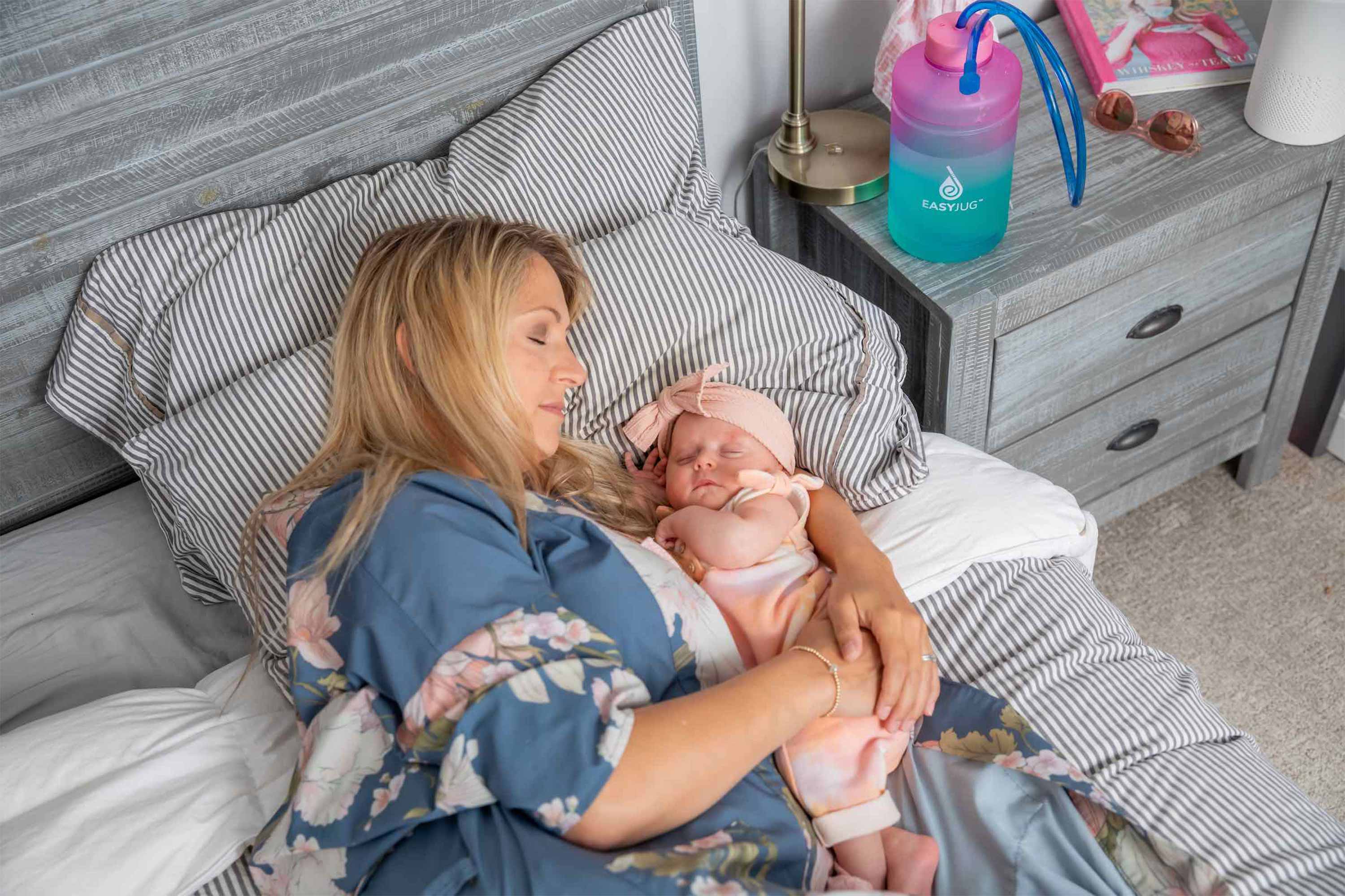 EasyJug | Hands-Free Breastfeeding Water Bottle with Long Straw