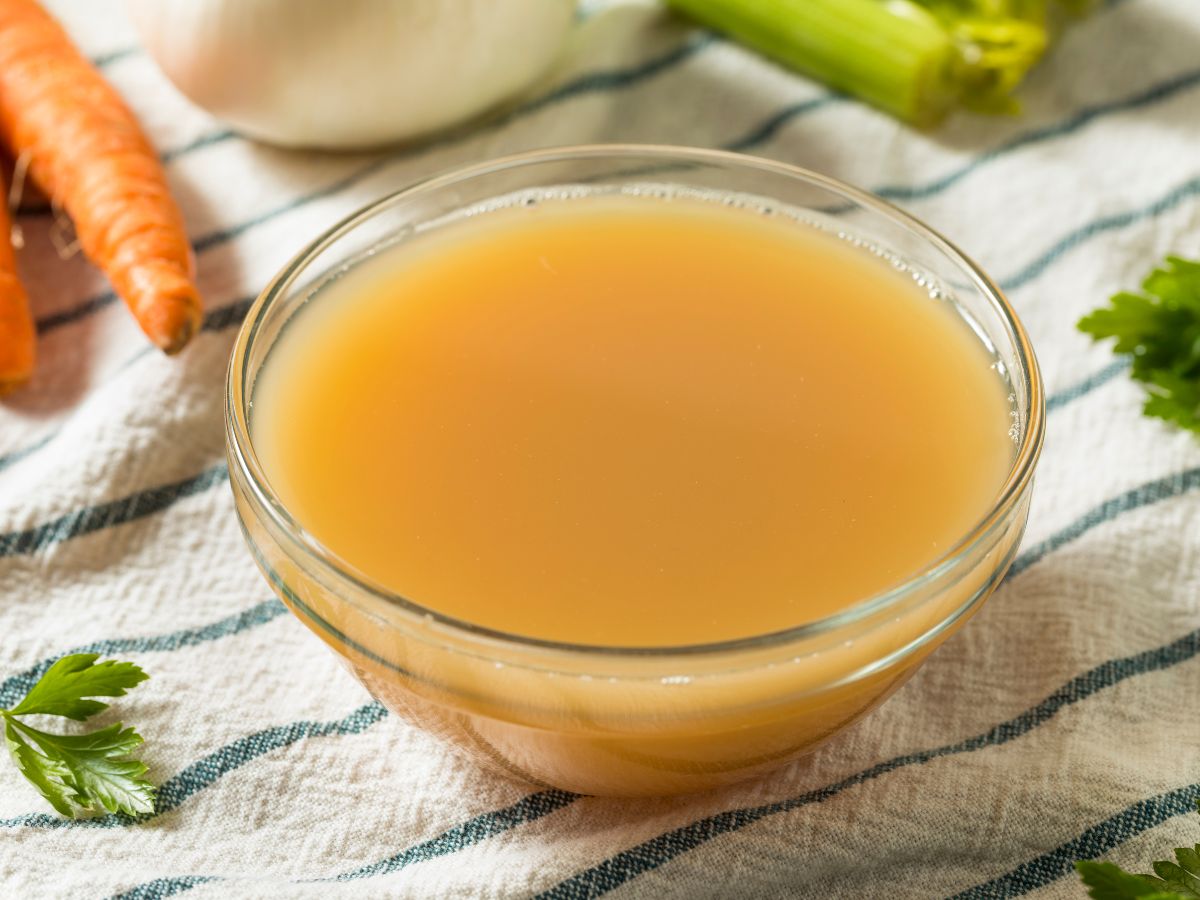 How to Drink Bone Broth for Pregnancy Health Benefits