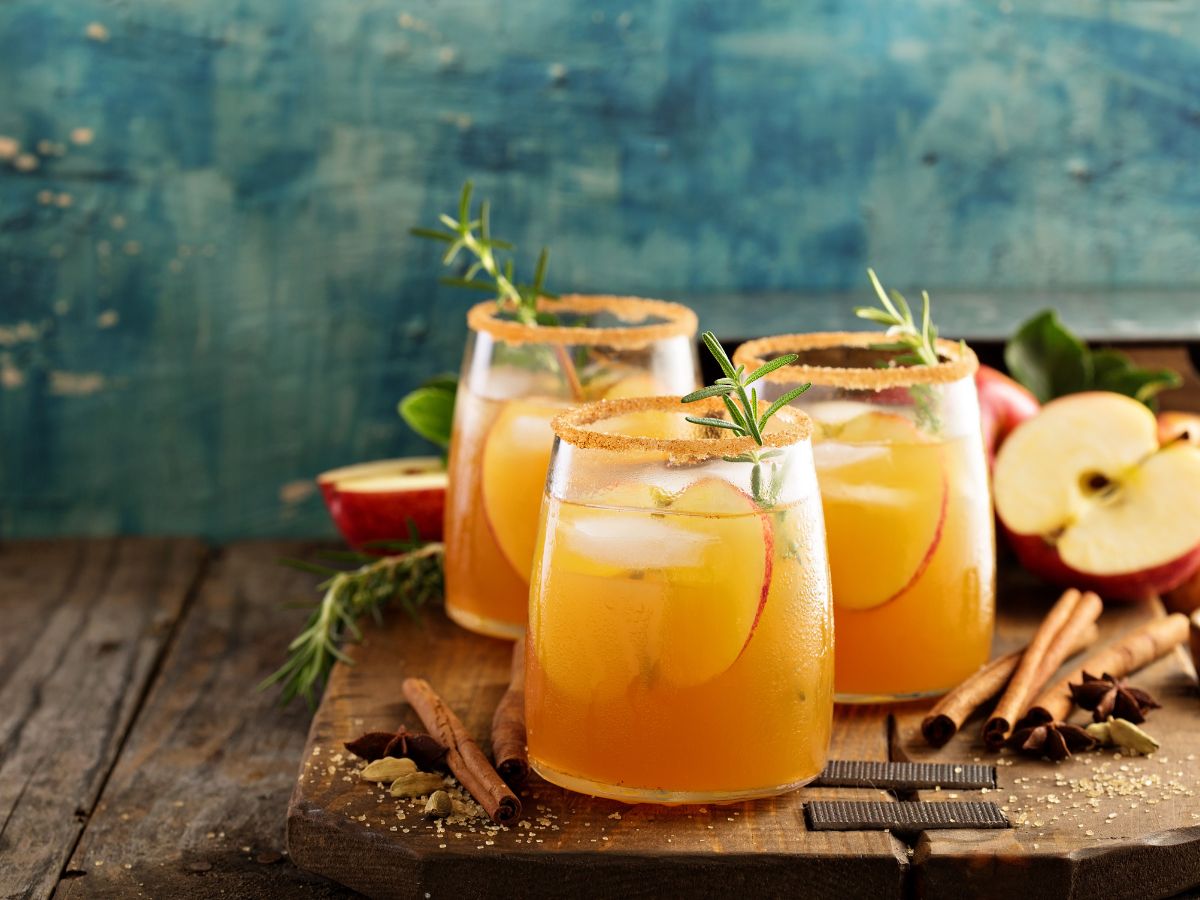 Mommy Mocktail: Non Alcoholic Apple Cider Recipe