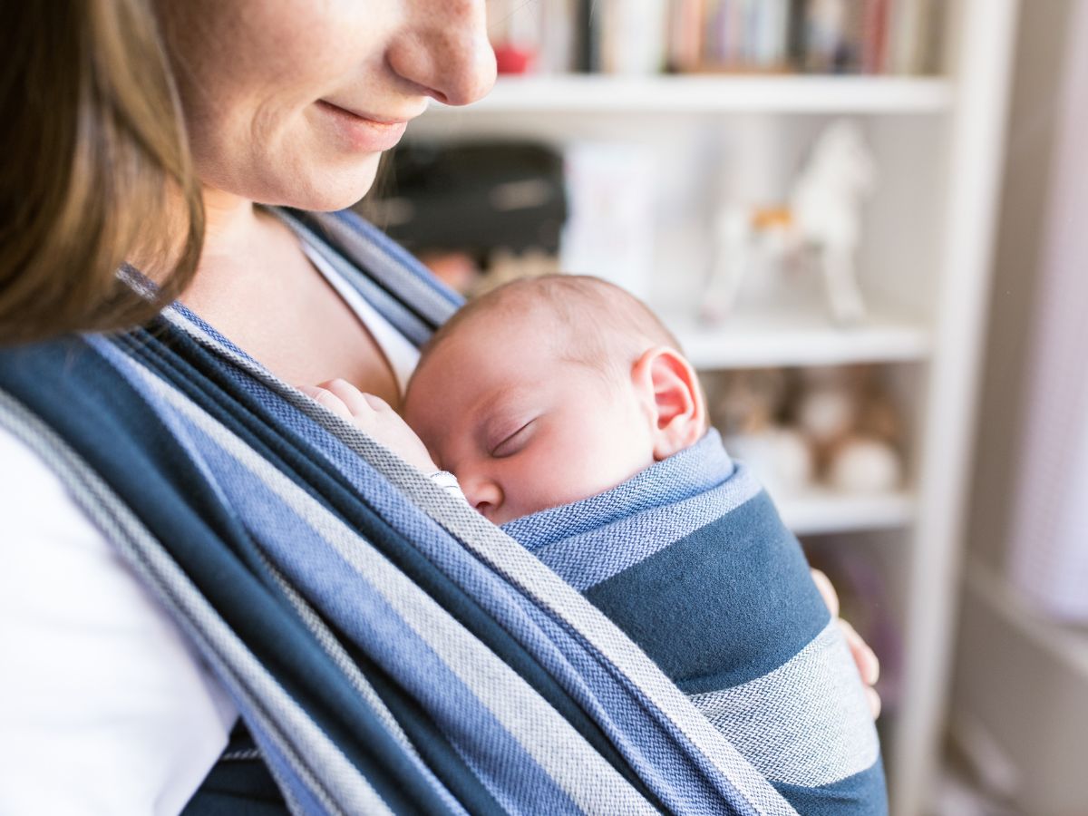 How to Choose the Best Baby Sling for Breastfeeding