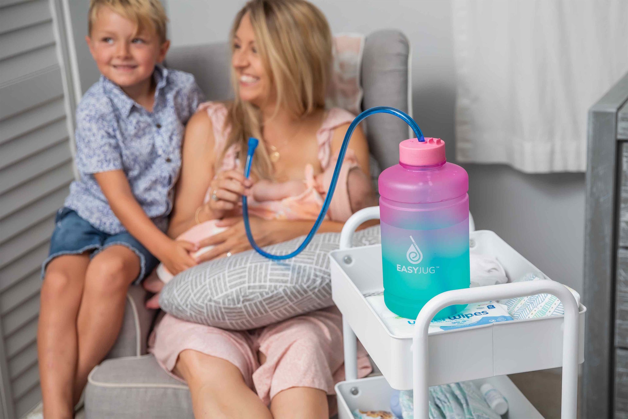 EasyJug: A Large Water Bottle for Breastfeeding Moms